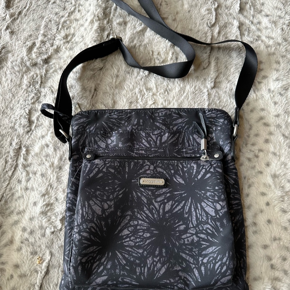 Baggallini Black Crossbody Bag with Adjustable Strap and Durable Fabric
